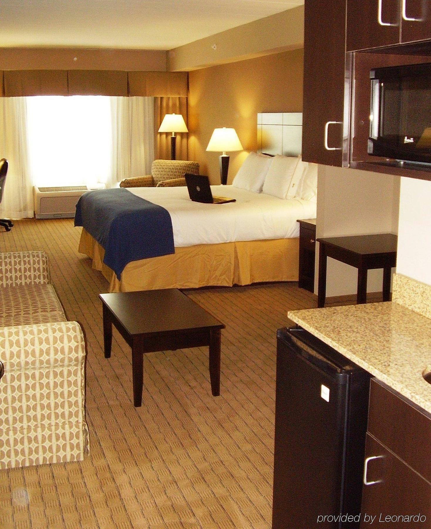 Holiday Inn Express Hotel & Suites Fort Myers East - The Forum, An Ihg Hotel Rum bild