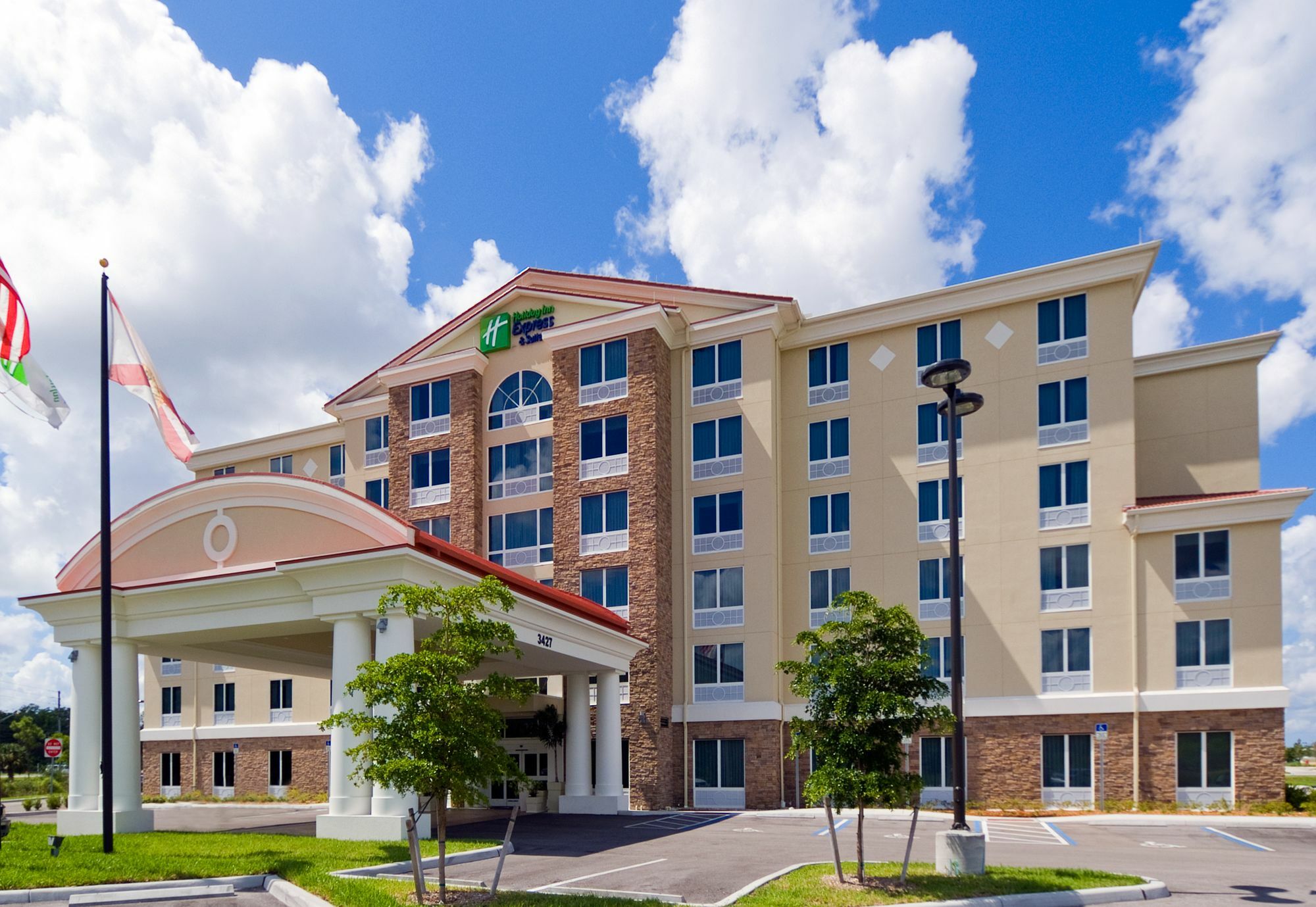 Holiday Inn Express Hotel & Suites Fort Myers East - The Forum, An Ihg Hotel Exteriör bild